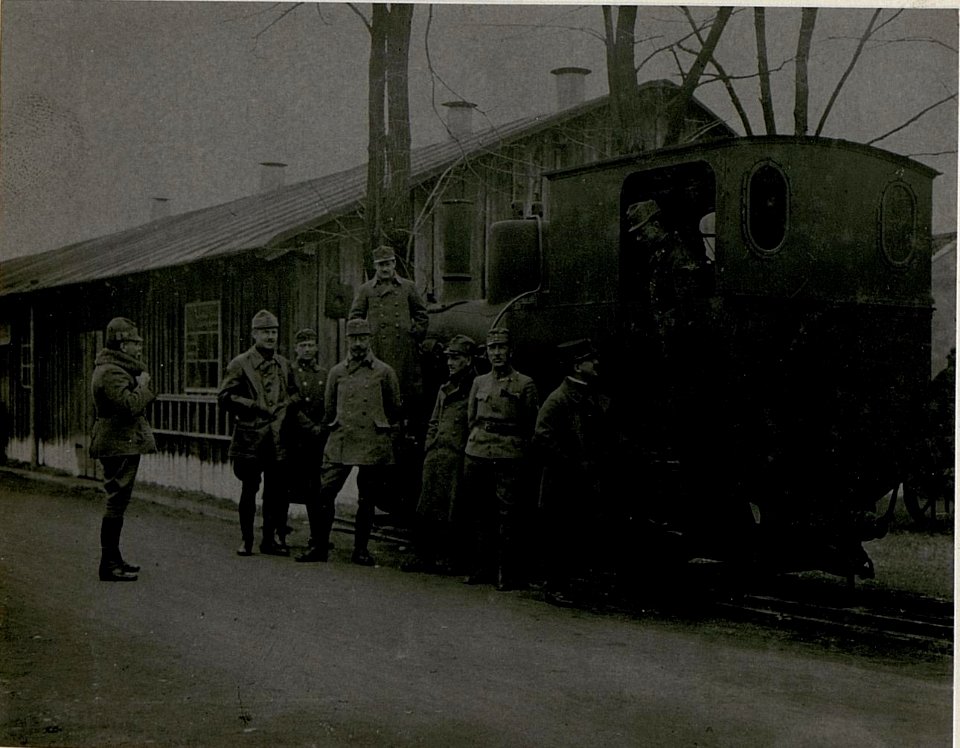 Offiziere des mobilen Schanzzeudgepost 7. Warmbad-Villach.(18-3.1918.) (BildID 15515961)