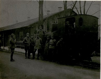 Offiziere des mobilen Schanzzeudgepost 7. Warmbad-Villach.(18-3.1918.) (BildID 15515961)