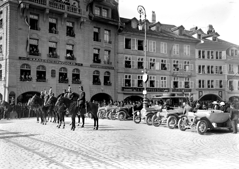 Offiziere des Generalstabes auf Waisenhausplatz - CH-BAR - 3238228