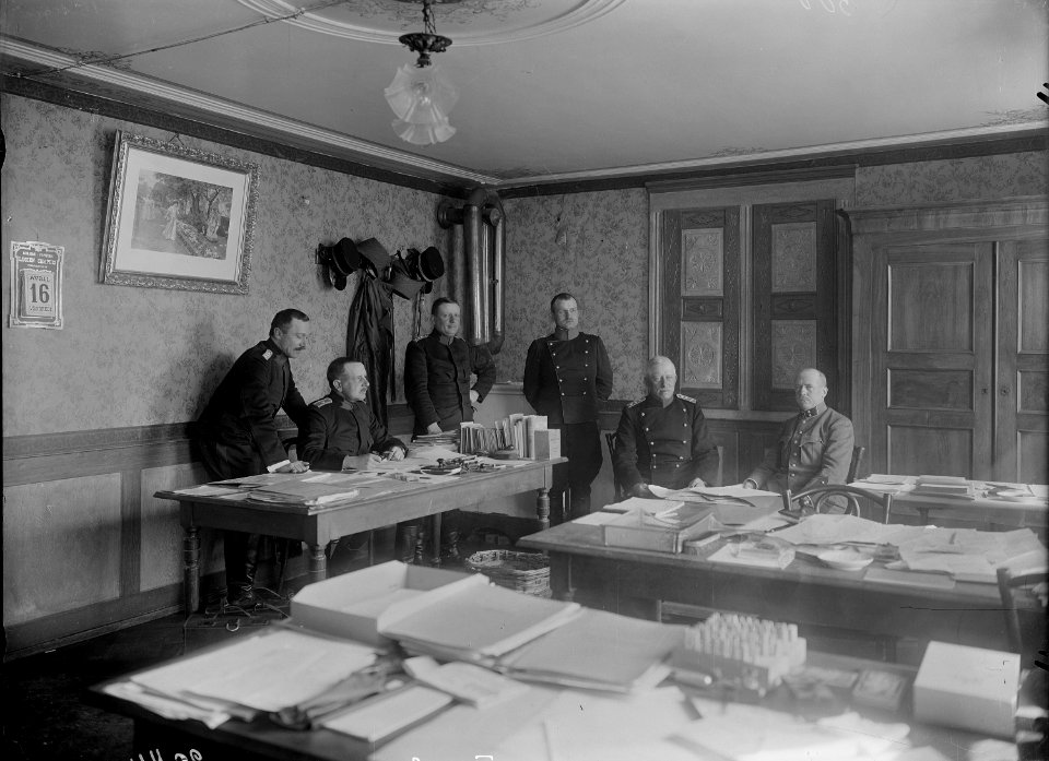 Offiziere in der Kanzlei der Division 4 - CH-BAR - 3241871
