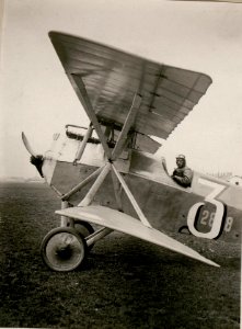 Offiziers-Stellvertreter Josef Siegel mit Kampfeinsitzer. (14-8.1917.) (BildID 15802197)