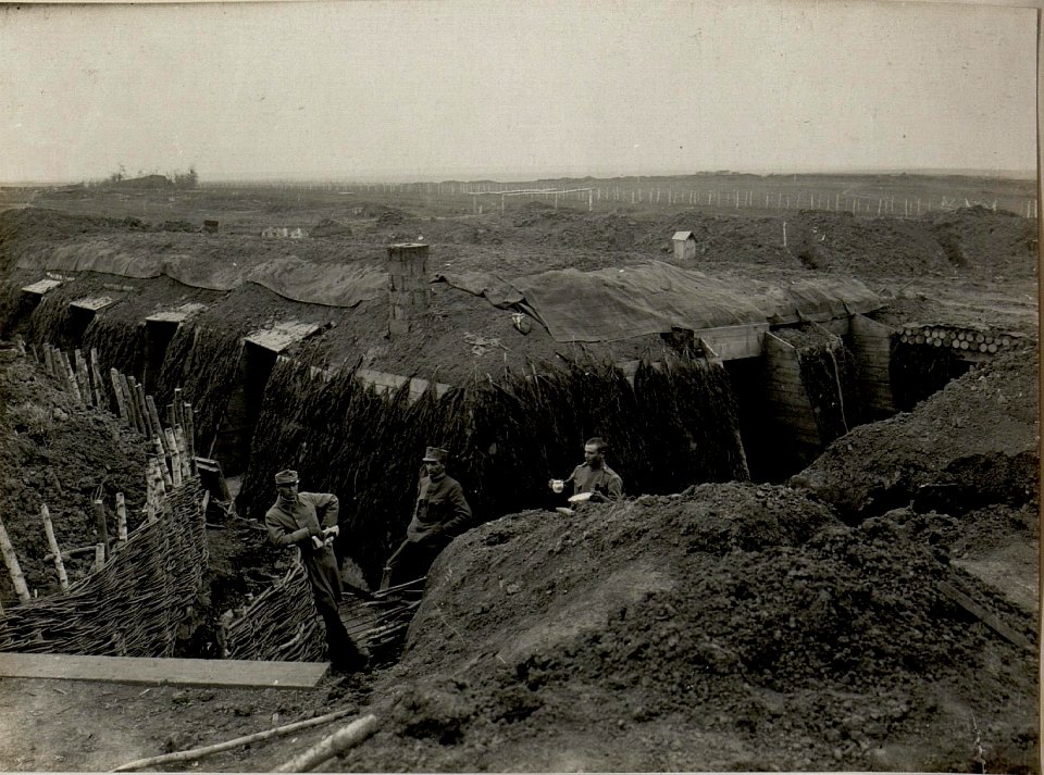 Offiziers Menage. Aufgenommen am 3.IV.1916, Honved 15. (BildID 15536660)