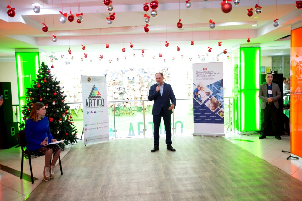 04.12.2019 Participarea Președintelui Parlamentului la deschiderea Expoziției cu vânzare a lucrărilor confecționate de către persoane cu dizabilități și copii din centrele de plasament (49167340373)