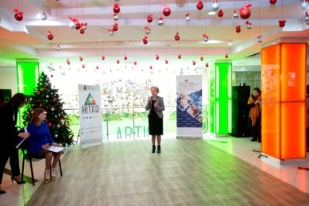 04.12.2019 Participarea Președintelui Parlamentului la deschiderea Expoziției cu vânzare a lucrărilor confecționate de către persoane cu dizabilități și copii din centrele de plasament (49167340458)