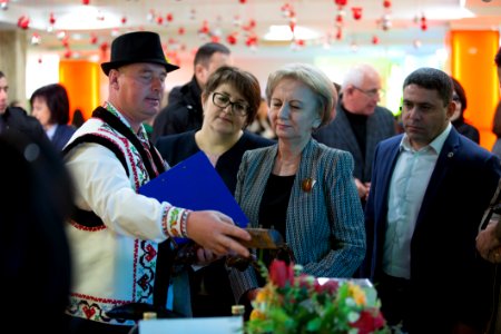 04.12.2019 Participarea Președintelui Parlamentului la deschiderea Expoziției cu vânzare a lucrărilor confecționate de către persoane cu dizabilități și copii din centrele de plasament (49167341783)