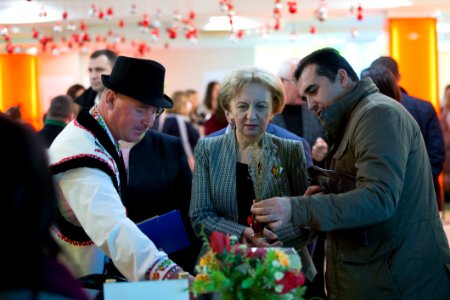 04.12.2019 Participarea Președintelui Parlamentului la deschiderea Expoziției cu vânzare a lucrărilor confecționate de către persoane cu dizabilități și copii din centrele de plasament (49167341738)
