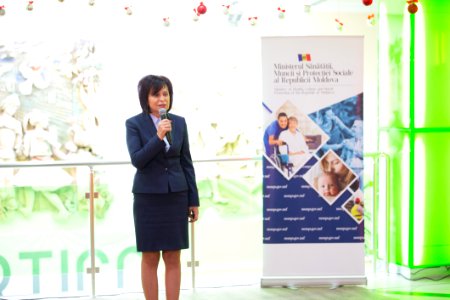 04.12.2019 Participarea Președintelui Parlamentului la deschiderea Expoziției cu vânzare a lucrărilor confecționate de către persoane cu dizabilități și copii din centrele de plasament (49167342383)