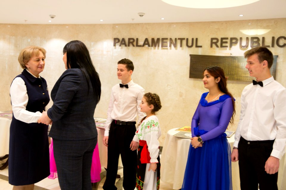 04.02.2020 Elevii Școlii speciale-internat pentru copii hipoacuzici în vizită la Președintele Parlamentului (49487268496)