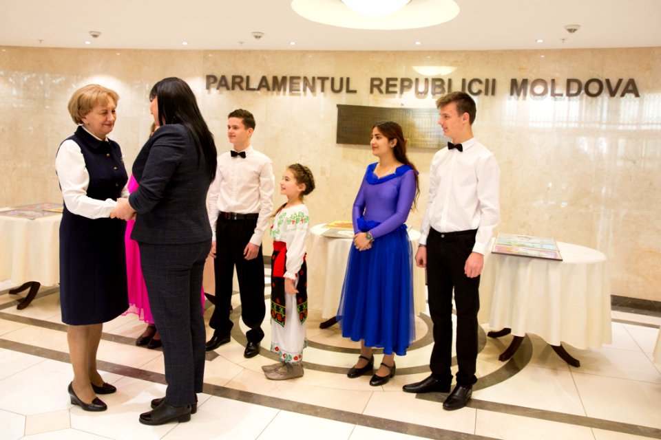 04.02.2020 Elevii Școlii speciale-internat pentru copii hipoacuzici în vizită la Președintele Parlamentului (49487268456)