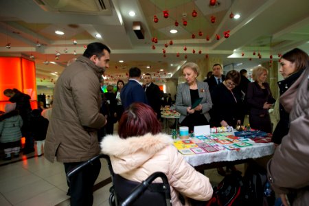 04.12.2019 Participarea Președintelui Parlamentului la deschiderea Expoziției cu vânzare a lucrărilor confecționate de către persoane cu dizabilități și copii din centrele de plasament (49167338398)