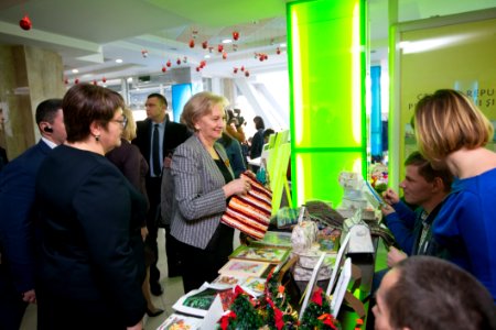 04.12.2019 Participarea Președintelui Parlamentului la deschiderea Expoziției cu vânzare a lucrărilor confecționate de către persoane cu dizabilități și copii din centrele de plasament (49167817006)