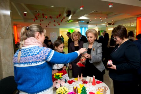 04.12.2019 Participarea Președintelui Parlamentului la deschiderea Expoziției cu vânzare a lucrărilor confecționate de către persoane cu dizabilități și copii din centrele de plasament (49167338918)