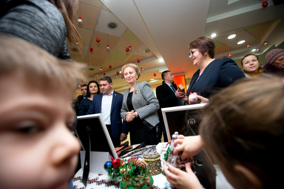 04.12.2019 Participarea Președintelui Parlamentului la deschiderea Expoziției cu vânzare a lucrărilor confecționate de către persoane cu dizabilități și copii din centrele de plasament (49167817846)