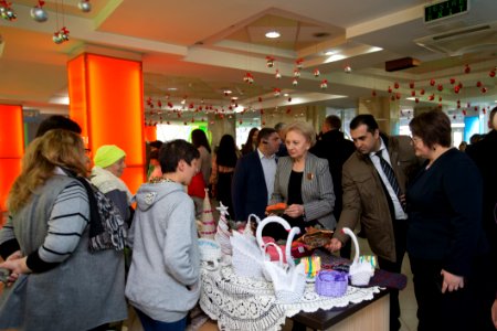 04.12.2019 Participarea Președintelui Parlamentului la deschiderea Expoziției cu vânzare a lucrărilor confecționate de către persoane cu dizabilități și copii din centrele de plasament (49167817451)