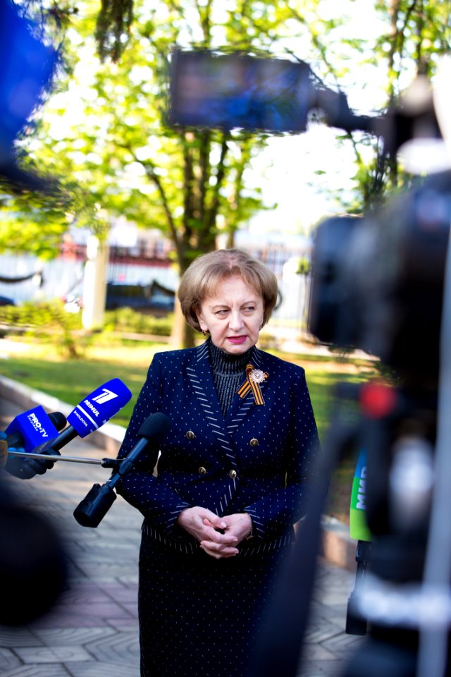09.05.2020 Ceremonia de depunere de flori cu ocazia Zilei Victoriei și comemorării eroilor căzuți pentru Independența Patriei, cu participarea Președintelui Parlamentului (49872602753)