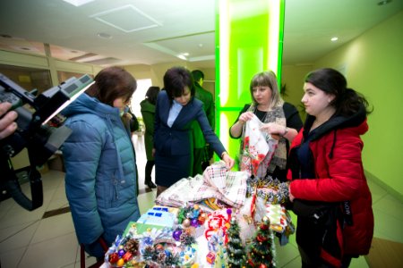 04.12.2019 Participarea Președintelui Parlamentului la deschiderea Expoziției cu vânzare a lucrărilor confecționate de către persoane cu dizabilități și copii din centrele de plasament (49167820451)