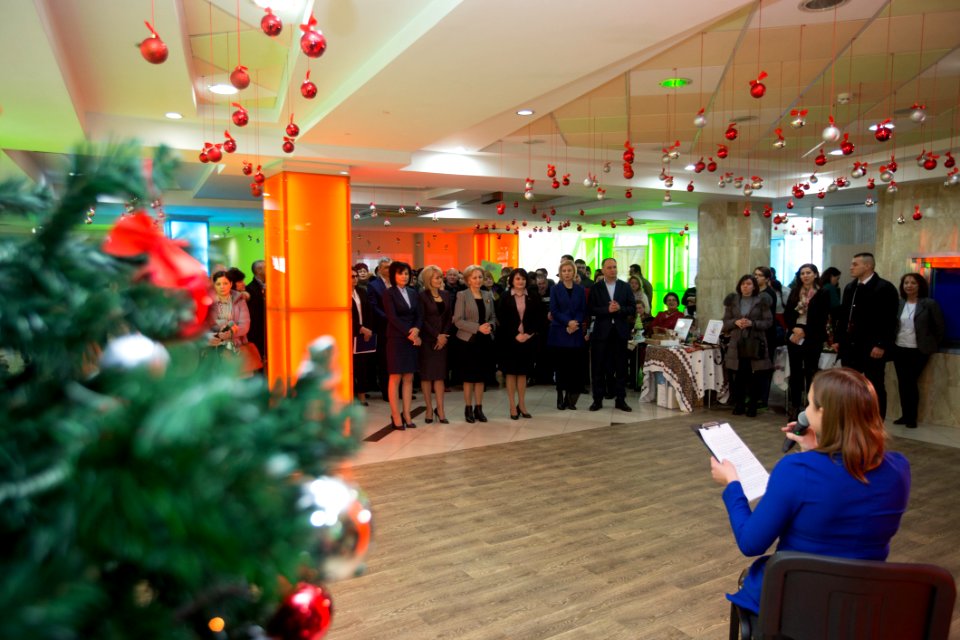 04.12.2019 Participarea Președintelui Parlamentului la deschiderea Expoziției cu vânzare a lucrărilor confecționate de către persoane cu dizabilități și copii din centrele de plasament (49167819591)