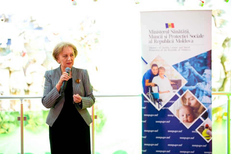 04.12.2019 Participarea Președintelui Parlamentului la deschiderea Expoziției cu vânzare a lucrărilor confecționate de către persoane cu dizabilități și copii din centrele de plasament (49167821281)