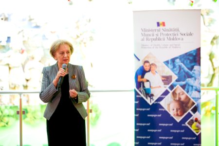 04.12.2019 Participarea Președintelui Parlamentului la deschiderea Expoziției cu vânzare a lucrărilor confecționate de către persoane cu dizabilități și copii din centrele de plasament (49167821281)