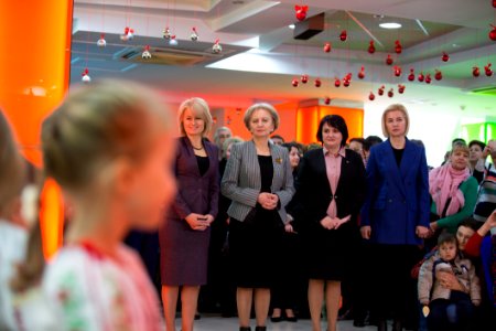04.12.2019 Participarea Președintelui Parlamentului la deschiderea Expoziției cu vânzare a lucrărilor confecționate de către persoane cu dizabilități și copii din centrele de plasament (49167822081)