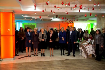 04.12.2019 Participarea Președintelui Parlamentului la deschiderea Expoziției cu vânzare a lucrărilor confecționate de către persoane cu dizabilități și copii din centrele de plasament (49168049982)