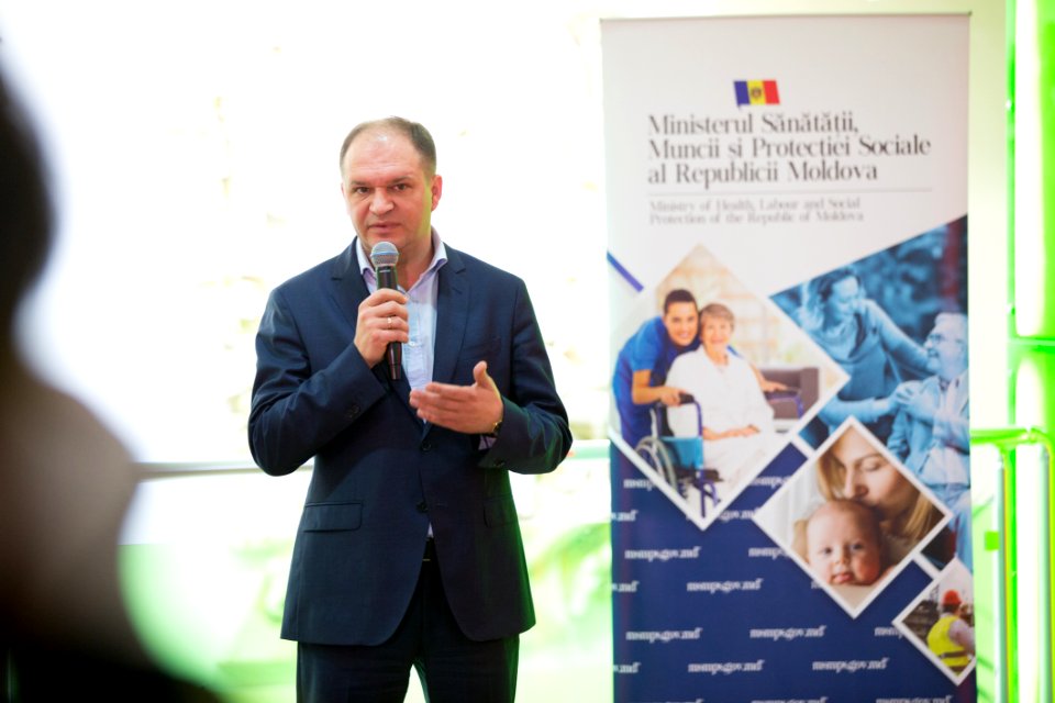 04.12.2019 Participarea Președintelui Parlamentului la deschiderea Expoziției cu vânzare a lucrărilor confecționate de către persoane cu dizabilități și copii din centrele de plasament (49168051362)