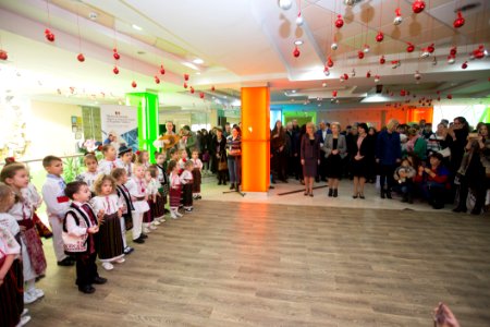 04.12.2019 Participarea Președintelui Parlamentului la deschiderea Expoziției cu vânzare a lucrărilor confecționate de către persoane cu dizabilități și copii din centrele de plasament (49168050162)