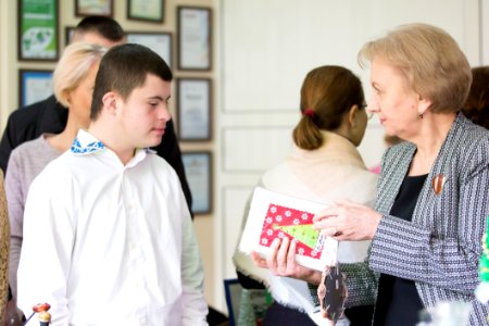 04.12.2019 Participarea Președintelui Parlamentului la deschiderea Expoziției cu vânzare a lucrărilor confecționate de către persoane cu dizabilități și copii din centrele de plasament (49168051122)
