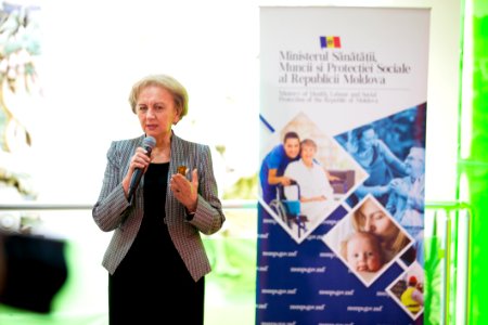 04.12.2019 Participarea Președintelui Parlamentului la deschiderea Expoziției cu vânzare a lucrărilor confecționate de către persoane cu dizabilități și copii din centrele de plasament (49168051812)