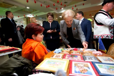 04.12.2019 Participarea Președintelui Parlamentului la deschiderea Expoziției cu vânzare a lucrărilor confecționate de către persoane cu dizabilități și copii din centrele de plasament (49168048637)