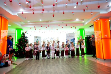 04.12.2019 Participarea Președintelui Parlamentului la deschiderea Expoziției cu vânzare a lucrărilor confecționate de către persoane cu dizabilități și copii din centrele de plasament (49168050057)