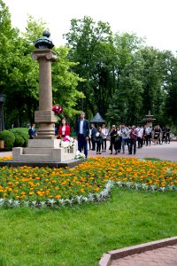 06.06.2020 Depunere de flori la monumentul lui Aleksandr Puşkin (49976128456)