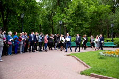 06.06.2020 Depunere de flori la monumentul lui Aleksandr Puşkin (49975616388)
