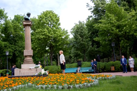 06.06.2020 Depunere de flori la monumentul lui Aleksandr Puşkin (49976390352)