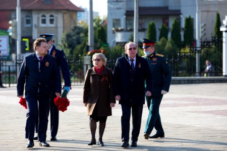 09.05.2020 Ceremonia de depunere de flori cu ocazia Zilei Victoriei și comemorării eroilor căzuți pentru Independența Patriei, cu participarea Președintelui Parlamentului (49873445637)