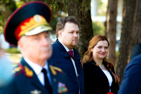09.05.2020 Ceremonia de depunere de flori cu ocazia Zilei Victoriei și comemorării eroilor căzuți pentru Independența Patriei, cu participarea Președintelui Parlamentului (49873444702)