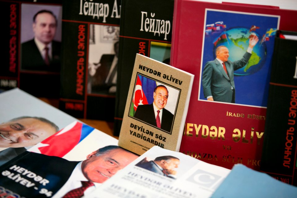 09.12.2019 Expoziție IN MEMORIAM Heydar Aliyev (49192785698)