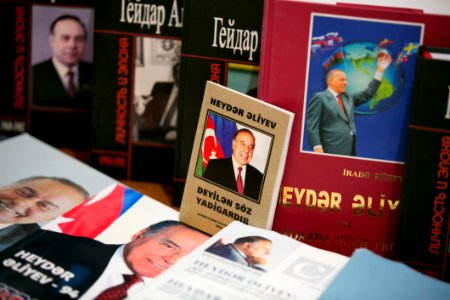 09.12.2019 Expoziție IN MEMORIAM Heydar Aliyev (49192785698)