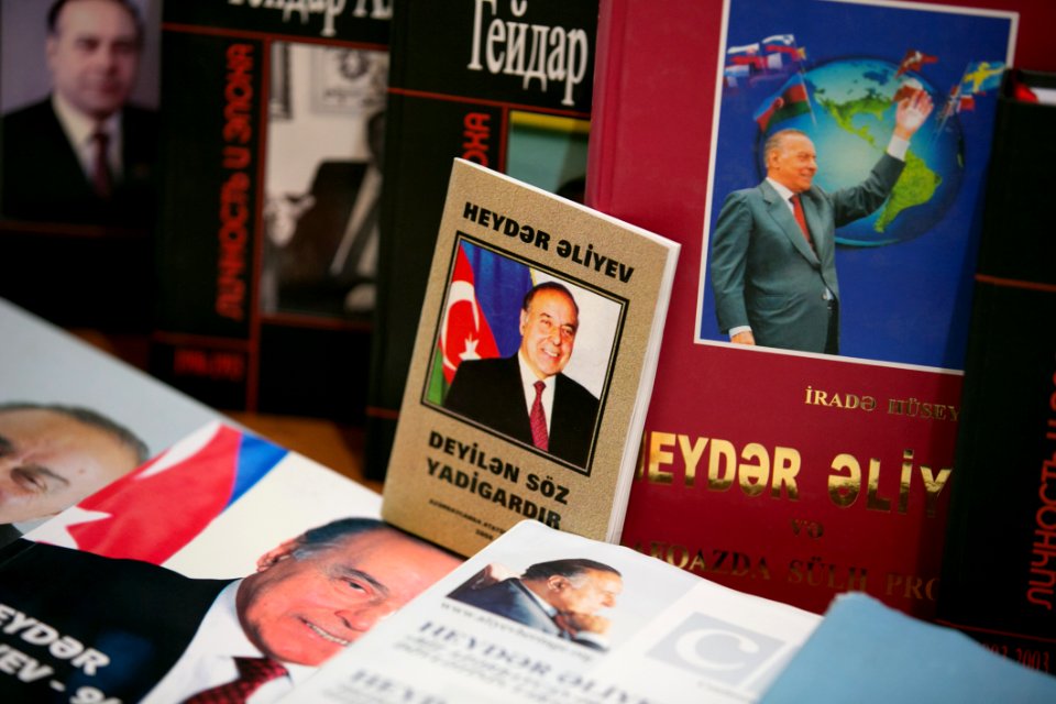09.12.2019 Expoziție IN MEMORIAM Heydar Aliyev (49192785763)