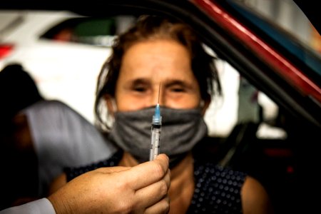 10.04.2021 - Drive-thru de vacinação para idosos com 62 anos (51106868902)