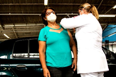 10.04.2021 - Drive-thru de vacinação para idosos com 62 anos (51107186119)