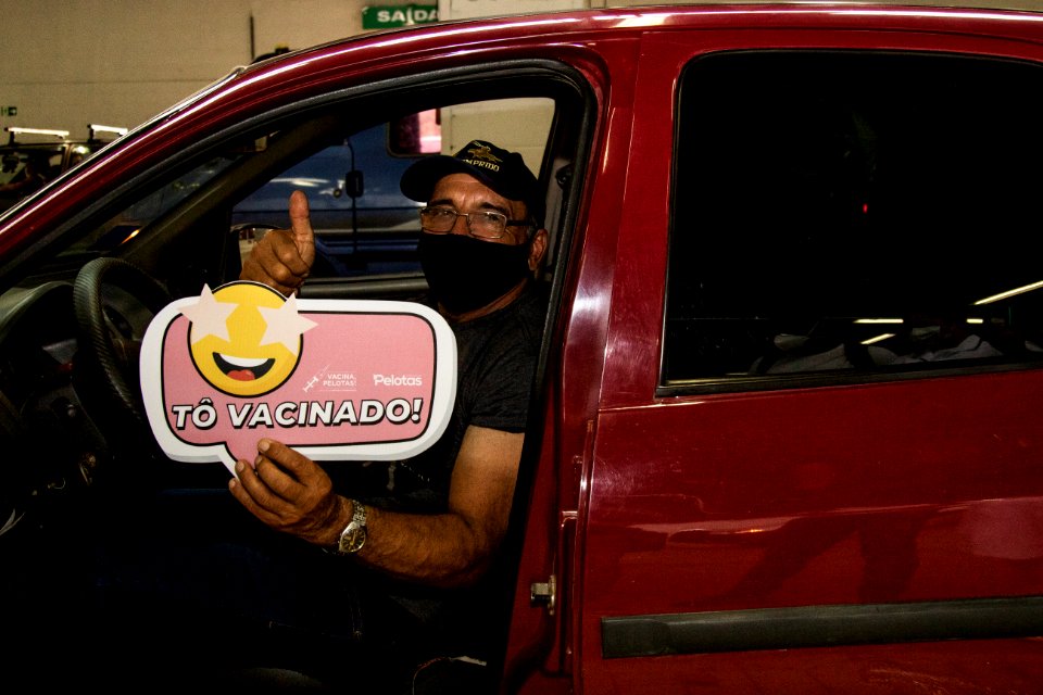 10.04.2021 - Drive-thru de vacinação para idosos com 62 anos (51108214400)