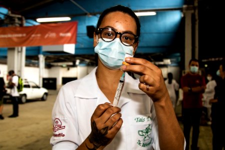 10.04.2021 - Drive-thru de vacinação para idosos com 62 anos (51107345123)
