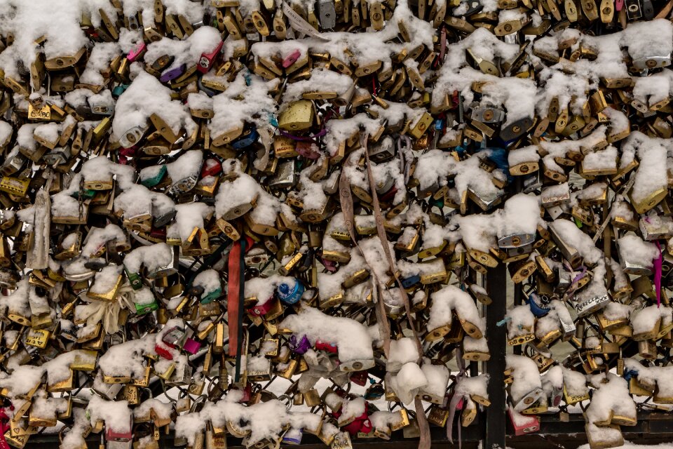 Snow padlock paris