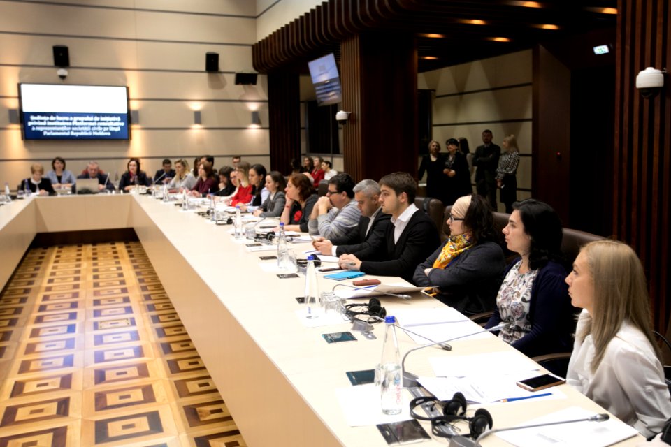 10.12.2019 Ședința de lucru a grupului de inițiativă privind instituirea Platformei consultative a reprezentanților societății civile pe lîngă Parlamentul RM (49198249992)