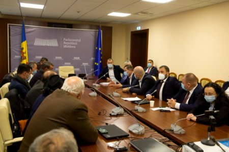 16.12.2020 Negocieri ale fracțiunilor parlamentare cu protestatarii din domeniul agriculturii (50725297408)