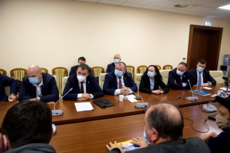 16.12.2020 Negocieri ale fracțiunilor parlamentare cu protestatarii din domeniul agriculturii (50725297538)