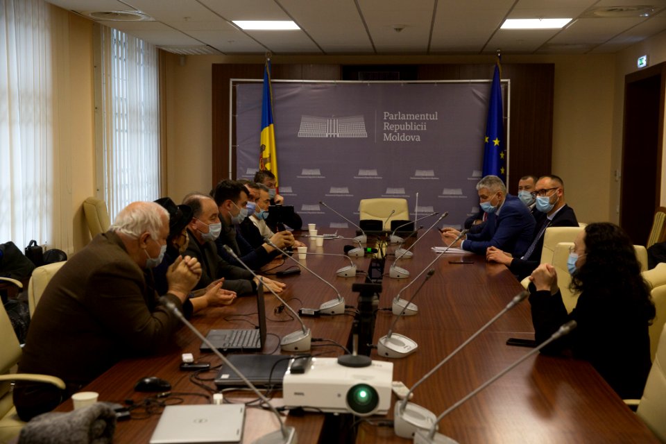 16.12.2020 Negocieri ale fracțiunilor parlamentare cu protestatarii din domeniul agriculturii (50726122512)