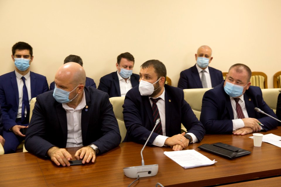 16.12.2020 Negocieri ale fracțiunilor parlamentare cu protestatarii din domeniul agriculturii (50726029556)
