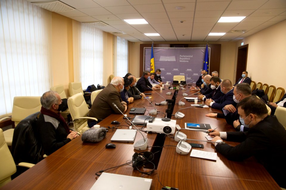 16.12.2020 Negocieri ale fracțiunilor parlamentare cu protestatarii din domeniul agriculturii (50726121187)